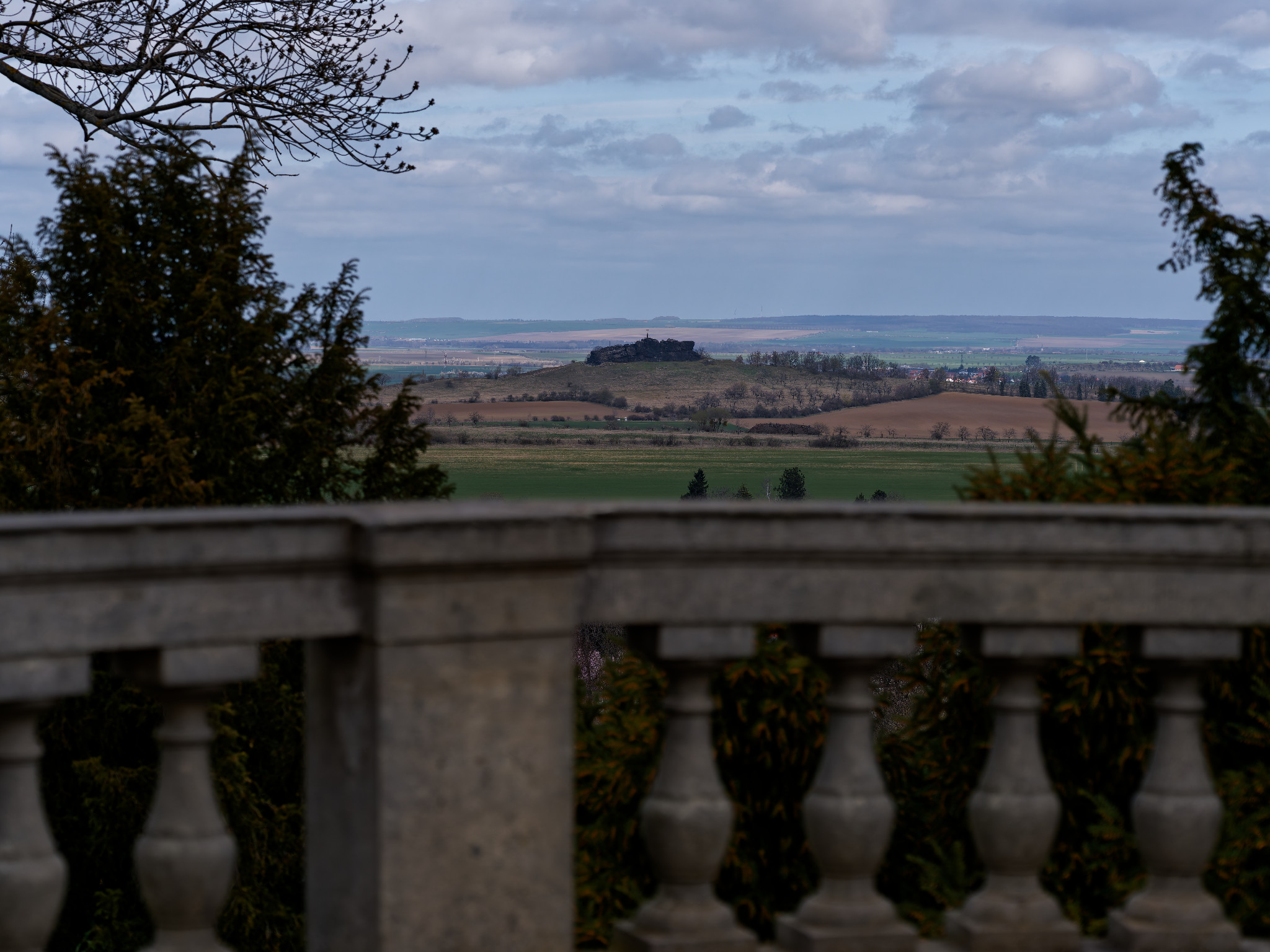 Blick vom Schlosspark zu den Gegensteinen